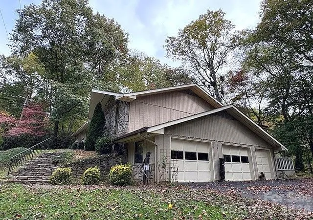 Photo 2 of Single family home for sale at 30 Brier Ln, Maggie Valley, NC 28751 | MLS# 4320298 | Listing updated on 2026-09-04