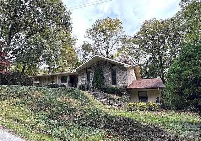 Photo 1 of Single family home for sale at 30 Brier Ln, Maggie Valley, NC 28751 | MLS# 4320298 | Listing updated on 2026-09-04