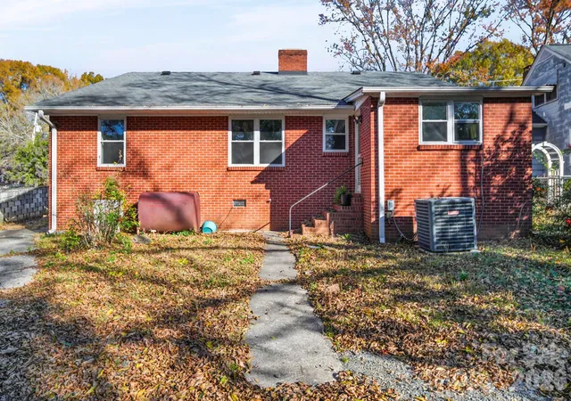 Photo 3 of Single family home for sale at 953 Fairmont Ave, Salisbury, NC 28144 | MLS# 4320438 | Listing updated on 2026-05-05