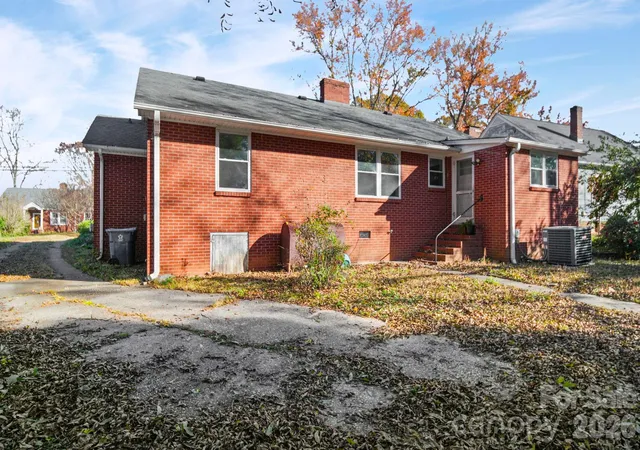 Photo 3 of Single family home for sale at 953 Fairmont Ave, Salisbury, NC 28144 | MLS# 4320438 | Listing updated on 2026-05-05