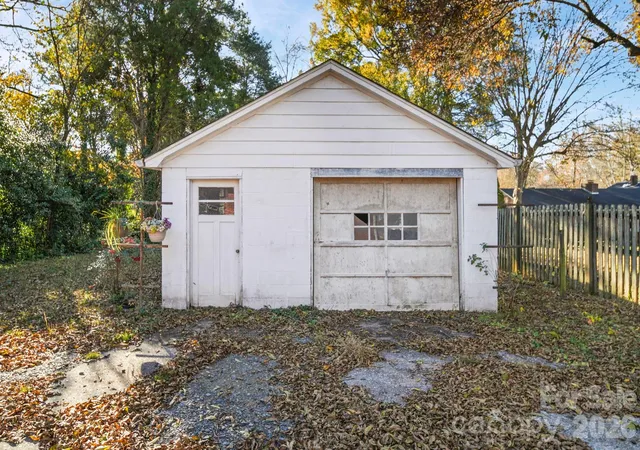 Photo 4 of Single family home for sale at 953 Fairmont Ave, Salisbury, NC 28144 | MLS# 4320438 | Listing updated on 2026-05-05