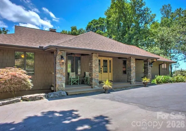 Photo 2 of Single family home for sale at 300 Roberts Dr, Hendersonville, NC 28739 | MLS# 4320767 | Listing updated on 2026-08-31