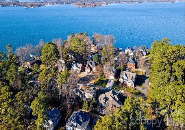 Photo 1 of Single family home for sale at 21410 Pinecrest Pl, Cornelius, NC 28031 | MLS# 4321190 | Listing updated on 2026-08-31