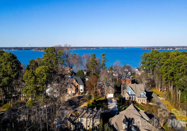 Photo 2 of Single family home for sale at 21410 Pinecrest Pl, Cornelius, NC 28031 | MLS# 4321190 | Listing updated on 2026-08-31