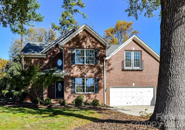 Photo 3 of Single family home for sale at 21410 Pinecrest Pl, Cornelius, NC 28031 | MLS# 4321190 | Listing updated on 2026-08-31