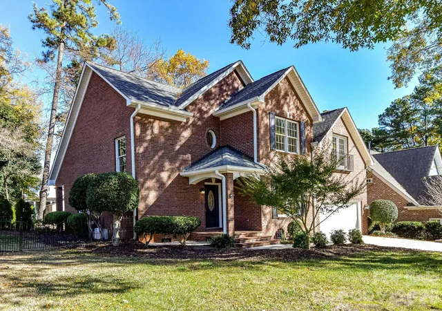Photo 3 of Single family home for sale at 21410 Pinecrest Pl, Cornelius, NC 28031 | MLS# 4321190 | Listing updated on 2026-08-31