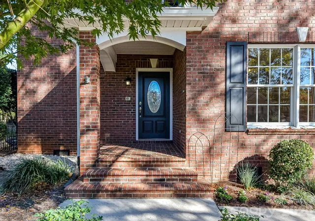 Photo 4 of Single family home for sale at 21410 Pinecrest Pl, Cornelius, NC 28031 | MLS# 4321190 | Listing updated on 2026-08-31