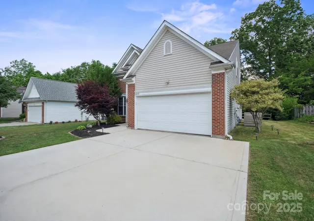 Photo 1 of Single family home for sale at 16337 Greybriar Forest Ln, Charlotte, NC 28278 | MLS# 4321369 | Listing updated on 2026-05-26