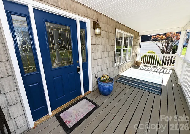 Photo 4 of Single family home for sale at 518 30Th Avenue Cir Ne, Hickory, NC 28601 | MLS# 4321503 | Listing updated on 2026-09-28