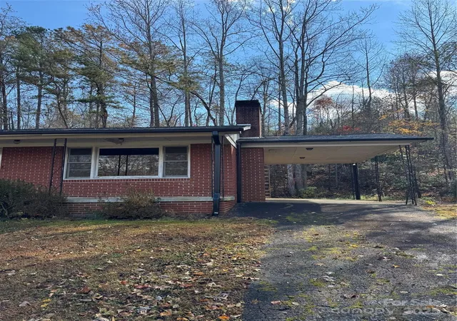 Photo 3 of Single family home for sale at 5046 Old Linville Rd, Marion, NC 28752 | MLS# 4321591 | Listing updated on 2026-08-01