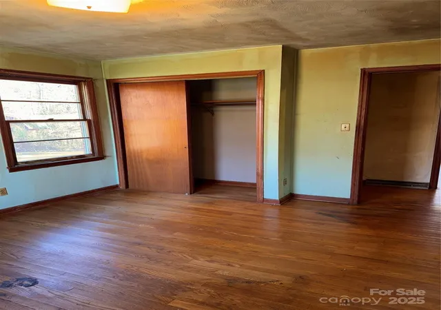 Photo 5 of Single family home for sale at 5046 Old Linville Rd, Marion, NC 28752 | MLS# 4321591 | Listing updated on 2026-08-01