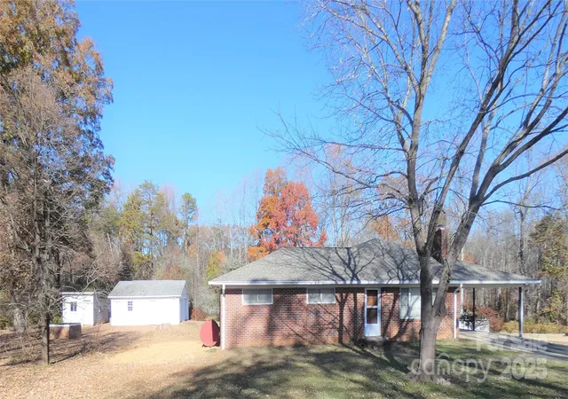 Photo 3 of Single family home for sale at 150 Fonda Rd, Statesville, NC 28677 | MLS# 4321671 | Listing updated on 2026-09-29