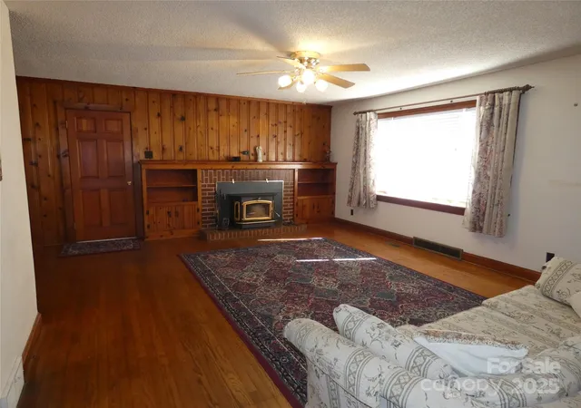 Photo 4 of Single family home for sale at 150 Fonda Rd, Statesville, NC 28677 | MLS# 4321671 | Listing updated on 2026-09-29