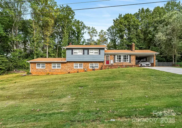 1st image of 304 Parlier Ave Ne, Conover, NC 28613 | MLS# 4321897