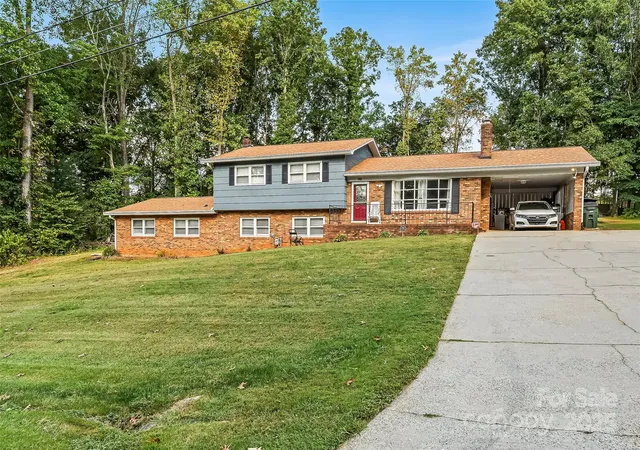 3rd image of 304 Parlier Ave Ne, Conover, NC 28613 | MLS# 4321897
