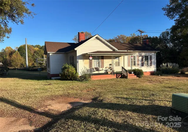 Photo 3 of Sale Pending at 20128 Zion Ave, Cornelius, NC 28031 | MLS# 4321955 | Listing updated on 2026-08-24