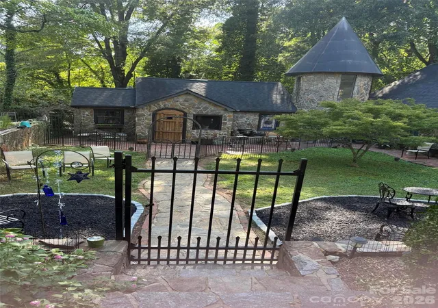 Photo 1 of Single family home for sale at 341 N Oak St, Statesville, NC 28677 | MLS# 4322117 | Listing updated on 2026-09-05