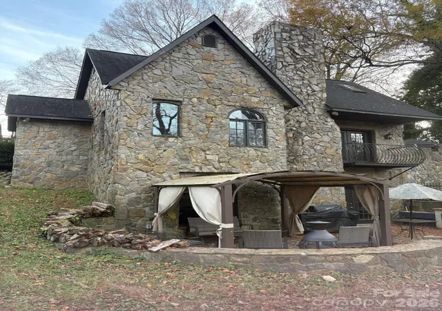 Photo 3 of Single family home for sale at 341 N Oak St, Statesville, NC 28677 | MLS# 4322117 | Listing updated on 2026-09-05