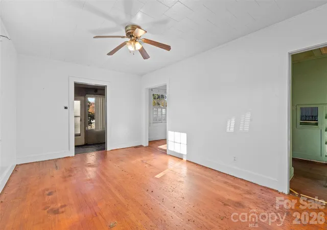 Photo 3 of Single family home for sale at 811 Cherry Rd, Rock Hill, SC 29730 | MLS# 4322175 | Listing updated on 2026-09-28
