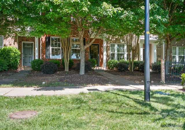 3rd image of 18478 W Catawba Ave, Cornelius, NC 28031 | MLS# 4322308