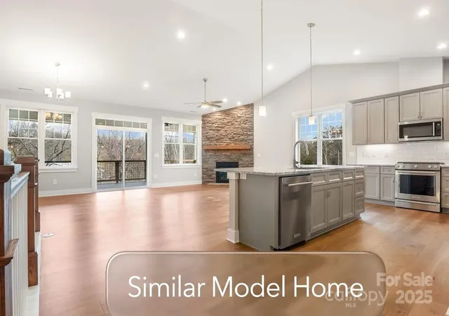 Photo 3 of Single family home for sale at 95 Creekside View Dr, Asheville, NC 28804 | MLS# 4322333 | Listing updated on 2026-08-30