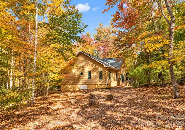 Photo 1 of Single family home for sale at 240 Ravenswood Dr, Marion, NC 28752 | MLS# 4322365 | Listing updated on 2026-10-26
