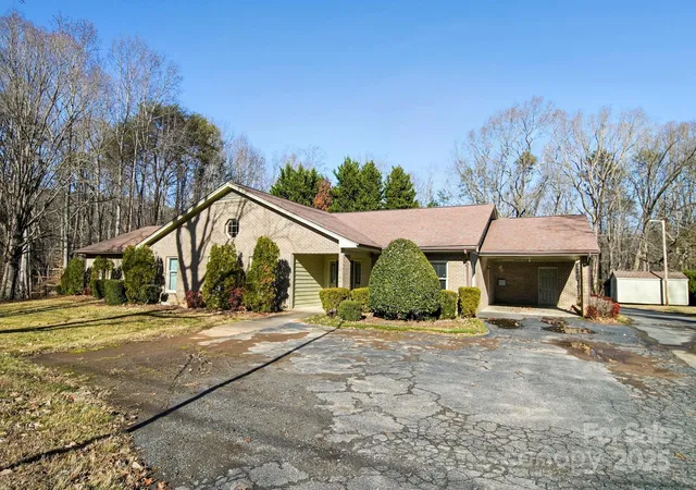 1st image of 1015 Elizabeth Dr, Dallas, NC 28034 | MLS# 4322424