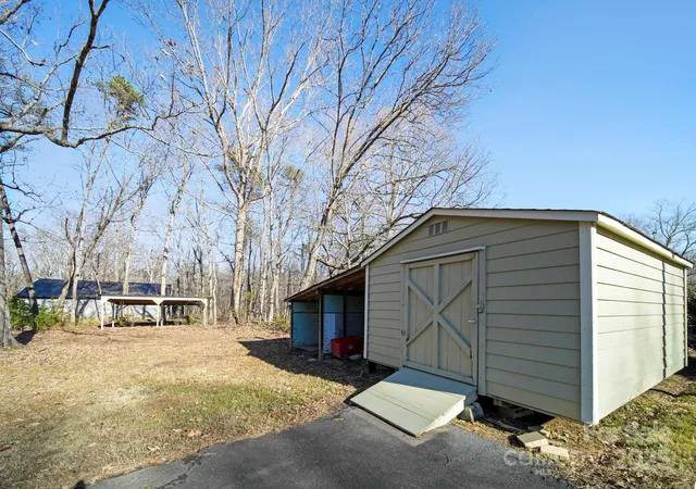 5th image of 1015 Elizabeth Dr, Dallas, NC 28034 | MLS# 4322424