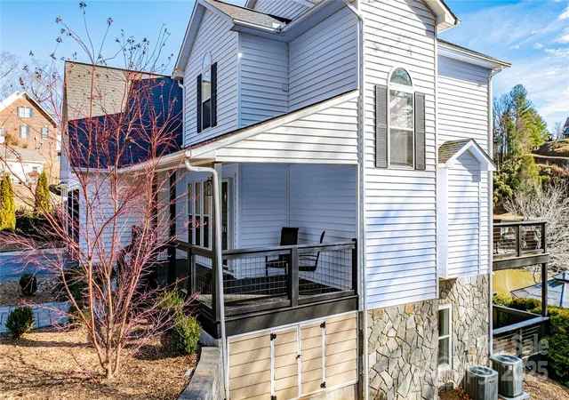 Photo 3 of Single family home for sale at 968 Plantation Dr, Marion, NC 28752 | MLS# 4322490 | Listing updated on 2026-09-01