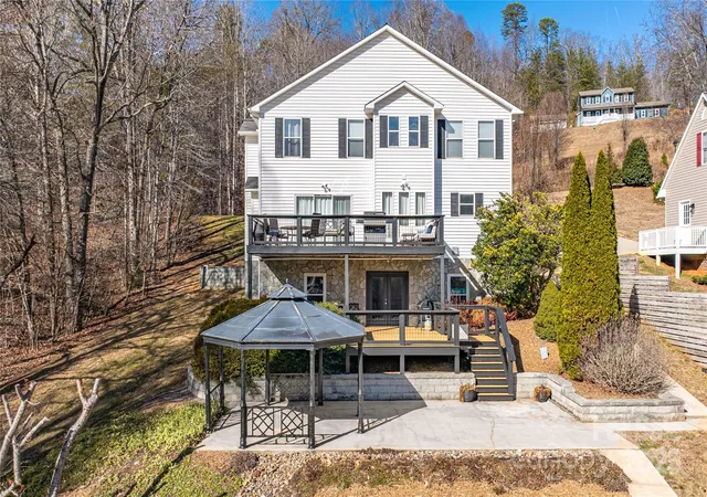 Photo 4 of Single family home for sale at 968 Plantation Dr, Marion, NC 28752 | MLS# 4322490 | Listing updated on 2026-09-01