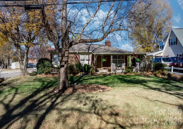 Photo 2 of Single family home for sale at 901 Union St, Maiden, NC 28650 | MLS# 4322625 | Listing updated on 2026-09-30