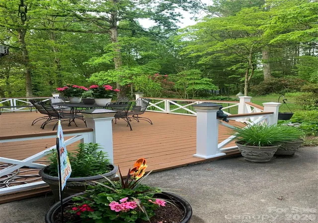Photo 4 of Single family home for sale at 1867 Fruitland Rd, Hendersonville, NC 28792 | MLS# 4322794 | Listing updated on 2026-09-22