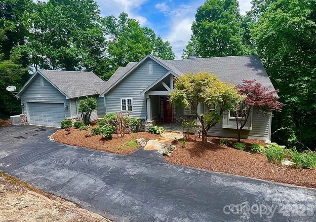 Photo 2 of Single family home for sale at 180 High Rd Overlook, Hendersonville, NC 28739 | MLS# 4323061 | Listing updated on 2026-09-30