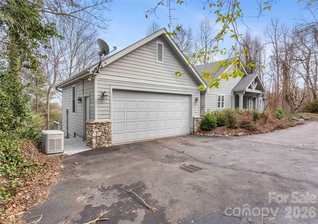 Photo 3 of Single family home for sale at 180 High Rd Overlook, Hendersonville, NC 28739 | MLS# 4323061 | Listing updated on 2026-09-30