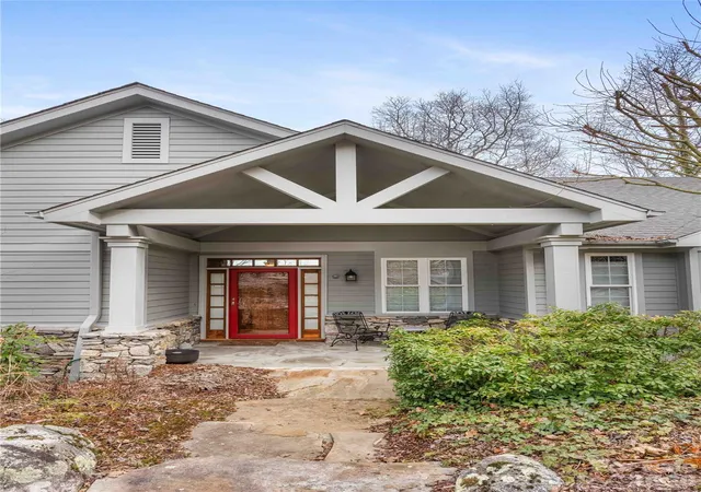 Photo 4 of Single family home for sale at 180 High Rd Overlook, Hendersonville, NC 28739 | MLS# 4323061 | Listing updated on 2026-09-30