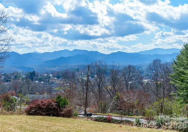 4th image of 112 Hy Vu Dr, Canton, NC 28716 | MLS# 4324518
