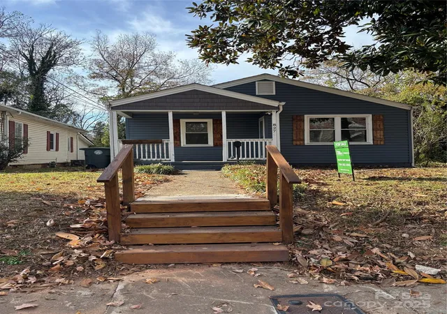 Photo 2 of Single family home for sale at 827 W Horah St, Salisbury, NC 28144 | MLS# 4324613 | Listing updated on 2026-04-15