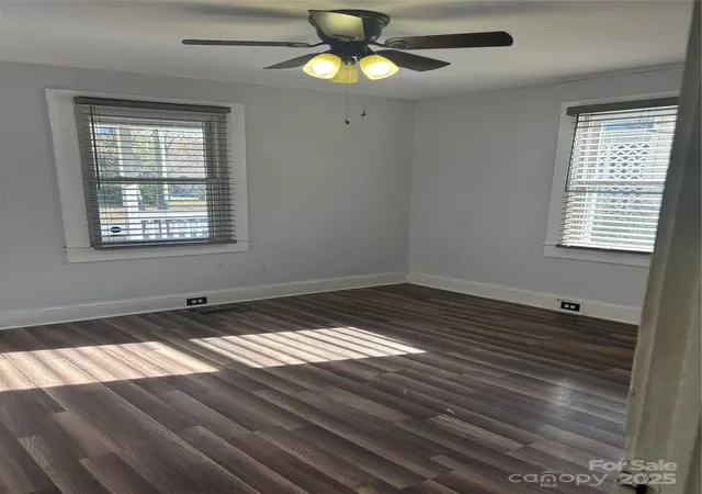 Photo 3 of Single family home for sale at 827 W Horah St, Salisbury, NC 28144 | MLS# 4324613 | Listing updated on 2026-04-15