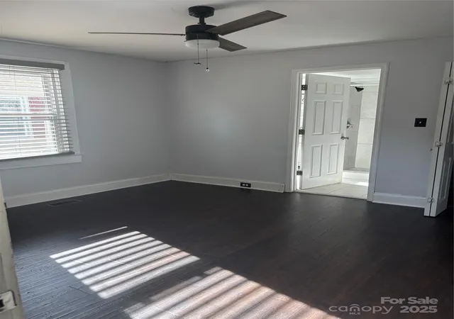 Photo 4 of Single family home for sale at 827 W Horah St, Salisbury, NC 28144 | MLS# 4324613 | Listing updated on 2026-04-15