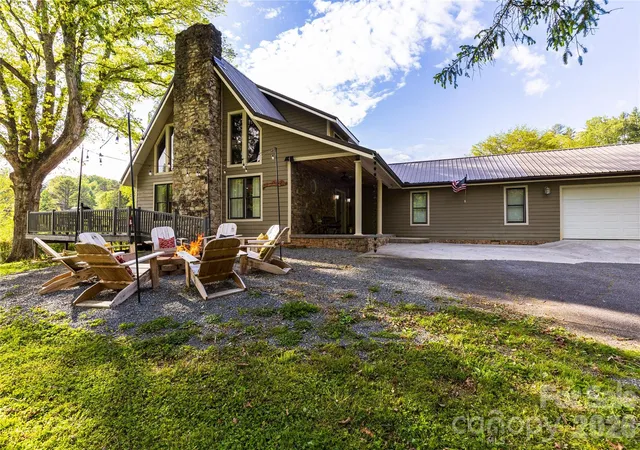 Photo 2 of Single family home for sale at 540 Toot Holw Rd, Bryson City, NC 28713 | MLS# 4324670 | Listing updated on 2026-10-11