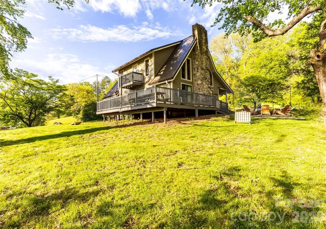 Photo 3 of Single family home for sale at 540 Toot Holw Rd, Bryson City, NC 28713 | MLS# 4324670 | Listing updated on 2026-10-11