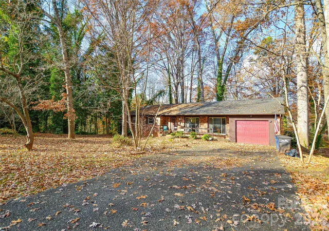 Photo 2 of Single family home for sale at 1405 Forest Park Dr, Statesville, NC 28677 | MLS# 4324880 | Listing updated on 2026-10-05