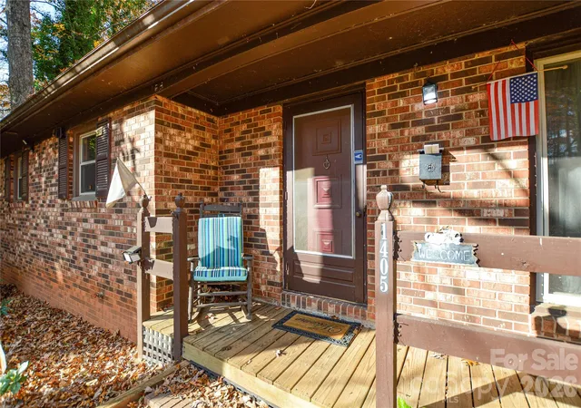 Photo 3 of Single family home for sale at 1405 Forest Park Dr, Statesville, NC 28677 | MLS# 4324880 | Listing updated on 2026-10-05