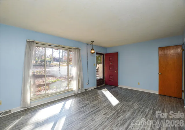 Photo 3 of Single family home for sale at 1405 Forest Park Dr, Statesville, NC 28677 | MLS# 4324880 | Listing updated on 2026-10-05