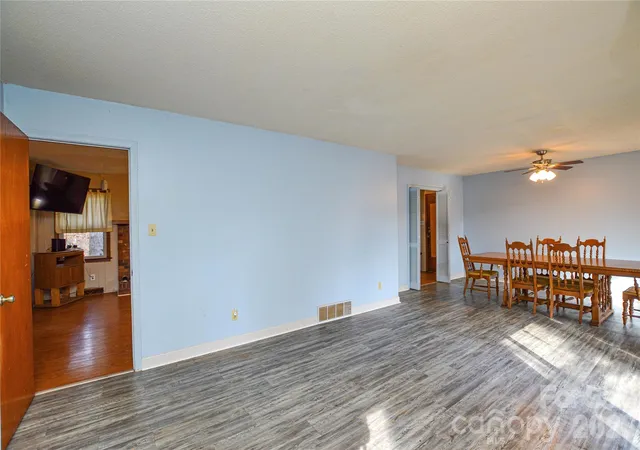 Photo 4 of Single family home for sale at 1405 Forest Park Dr, Statesville, NC 28677 | MLS# 4324880 | Listing updated on 2026-10-05