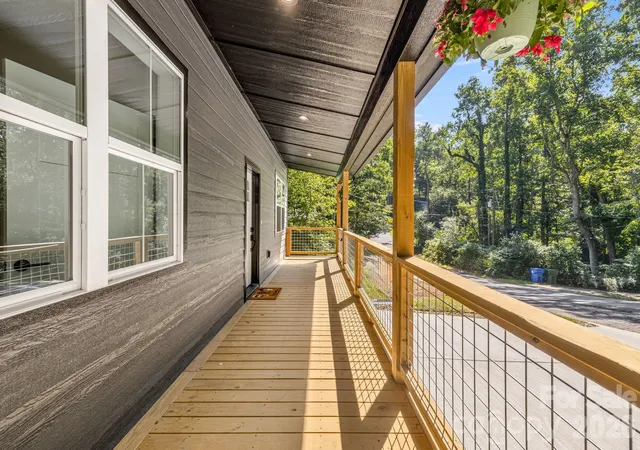 Photo 4 of Single family home for sale at 133 Appalachian Way, Asheville, NC 28806 | MLS# 4325107 | Listing updated on 2026-09-29