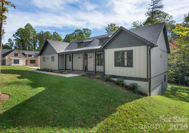 Photo 1 of Single family home for sale at 20 Nature Walk Ln, Hendersonville, NC 28792 | MLS# 4325565 | Listing updated on 2026-10-03