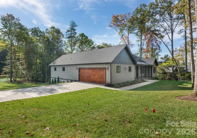 Photo 2 of Single family home for sale at 20 Nature Walk Ln, Hendersonville, NC 28792 | MLS# 4325565 | Listing updated on 2026-10-03