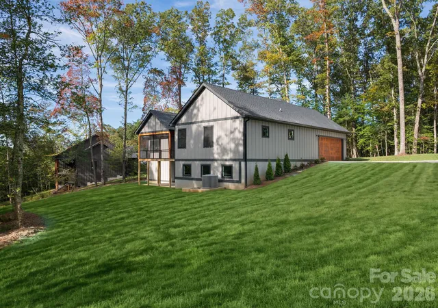 Photo 3 of Single family home for sale at 20 Nature Walk Ln, Hendersonville, NC 28792 | MLS# 4325565 | Listing updated on 2026-10-03