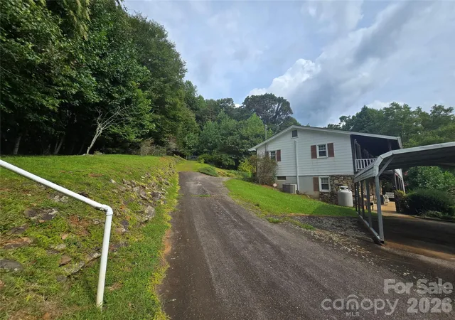 Photo 3 of Single family home for sale at 707 Lickskillet Rd, Burnsville, NC 28714 | MLS# 4325739 | Listing updated on 2026-08-27